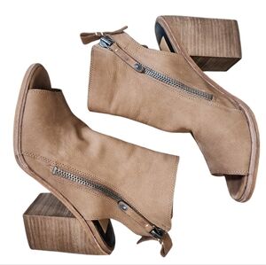 DOLCE VITA peep toe ankle booties, chunky heel, size 8.5
